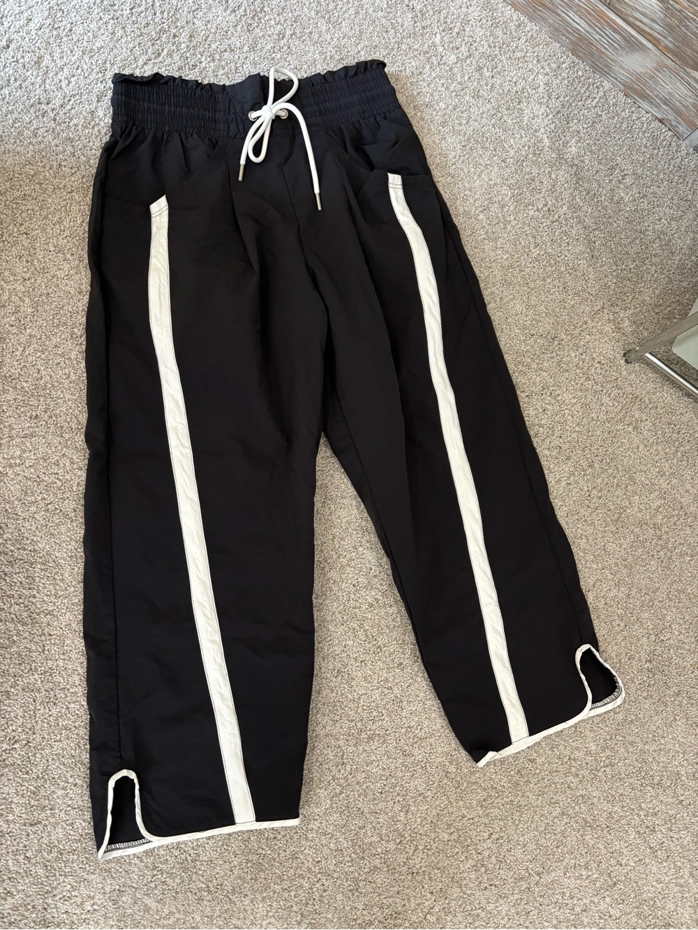 Bucketlist Windbreaker Pants Stripe NWT M Medium Lightweight Lounge Casual